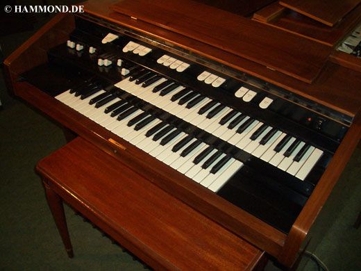 Hammond L-100 (elektromagnetische Tonerzeugung), sehr sch&ouml;ner Zustand