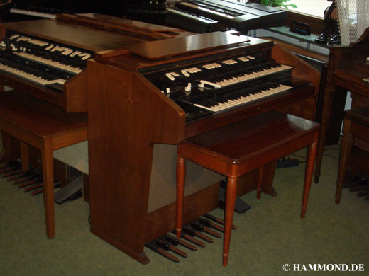 Hammond L-100 (elektromagnetische Tonerzeugung), sehr sch&ouml;ner Zustand